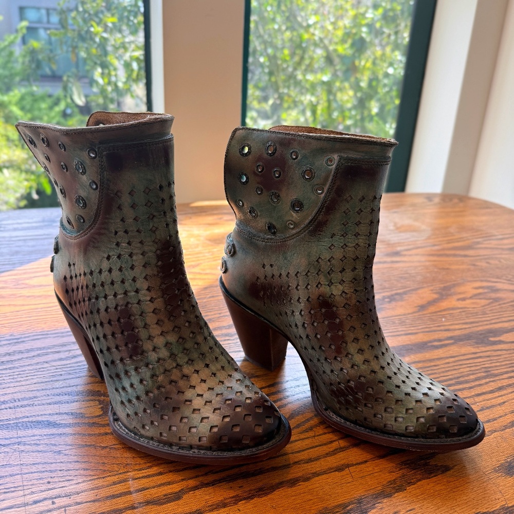 Corral 8 Women's Heeled Leather Boots Turquoise Brown Textured Boho Chic